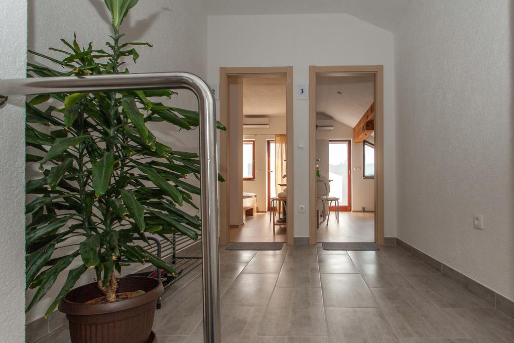 Guesthouse Zalac スルニュ エクステリア 写真