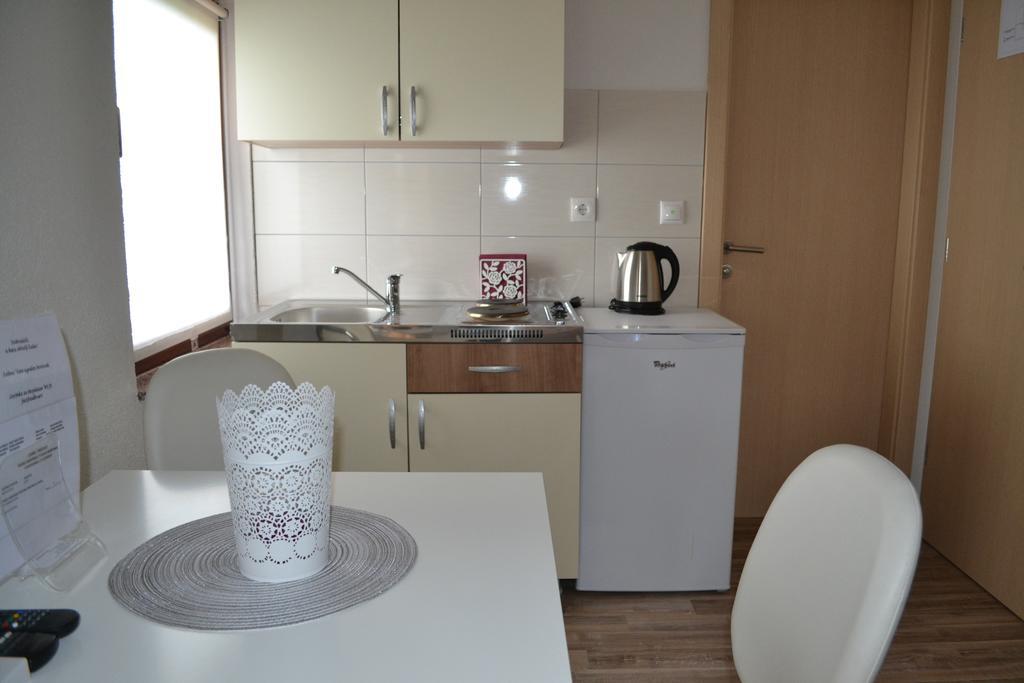 Guesthouse Zalac スルニュ エクステリア 写真