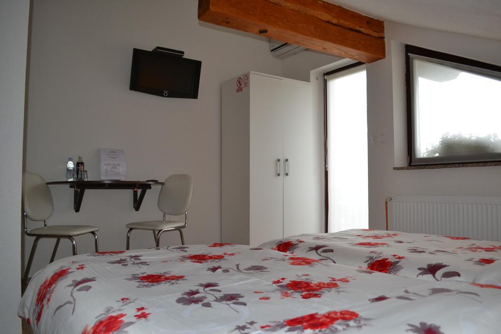 Guesthouse Zalac スルニュ エクステリア 写真