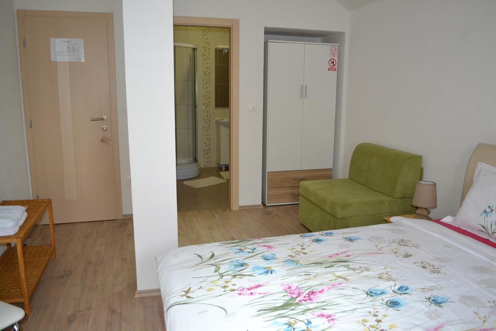Guesthouse Zalac スルニュ エクステリア 写真
