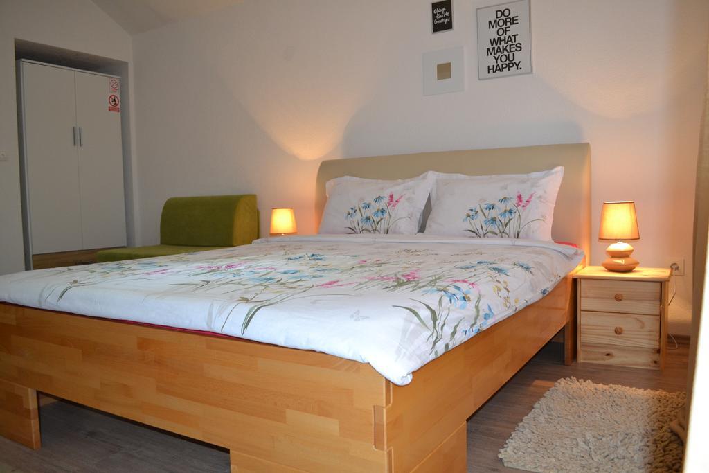 Guesthouse Zalac スルニュ エクステリア 写真