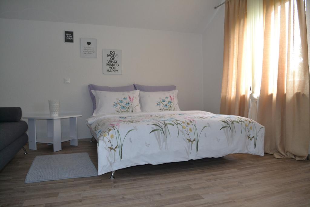Guesthouse Zalac スルニュ エクステリア 写真